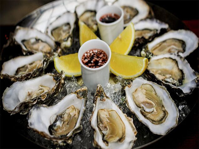 Oysters are an extremely healthy shellfish for men. 